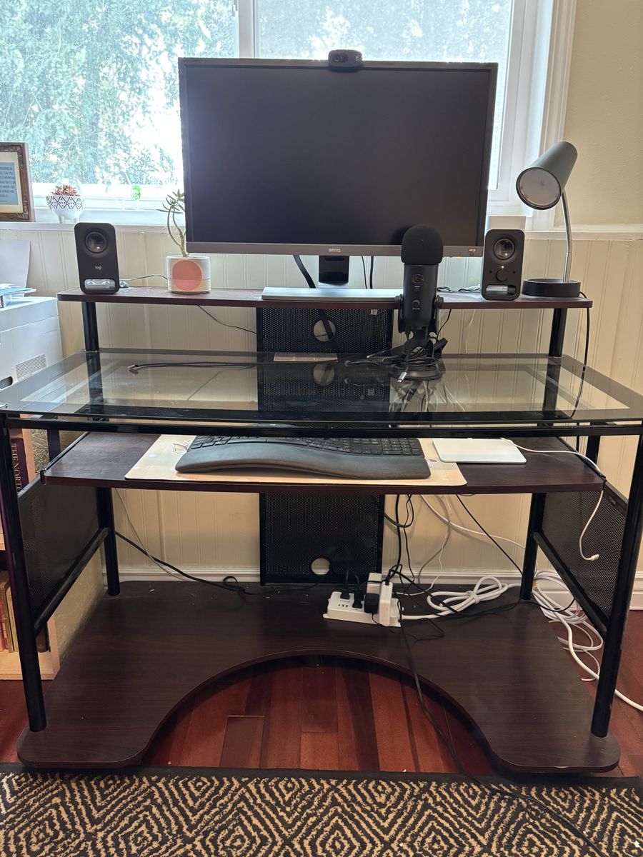 Computer desk, excellent condition