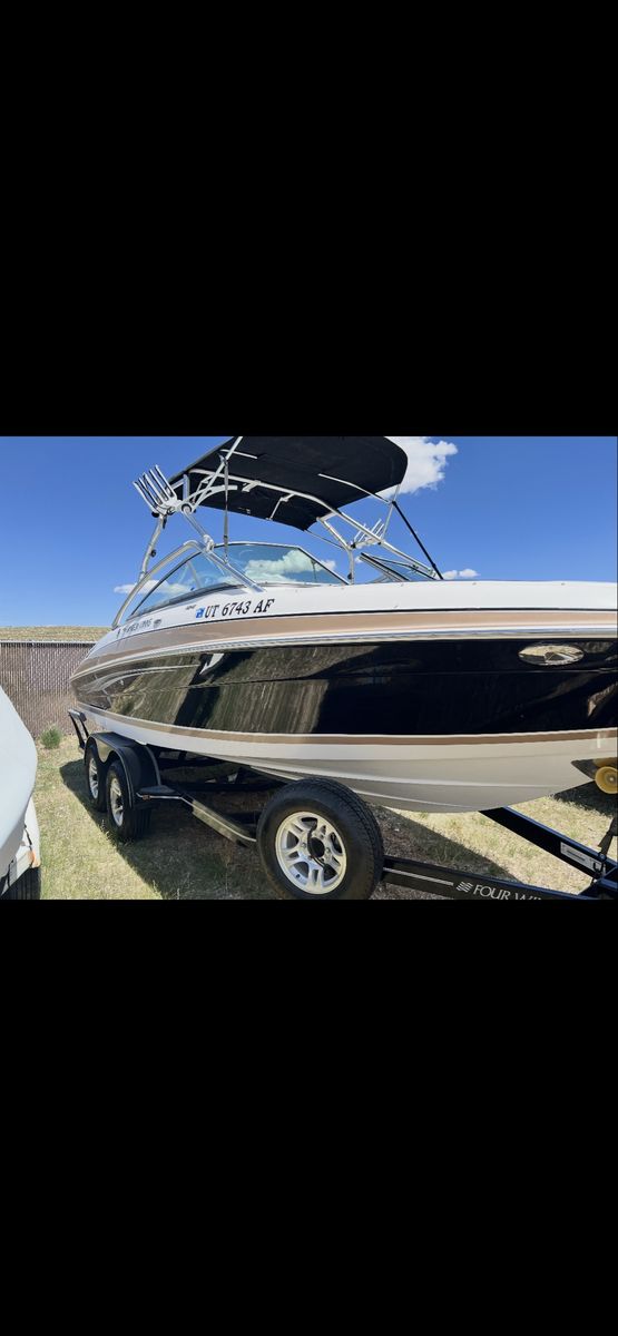 Four Winns boat H240
