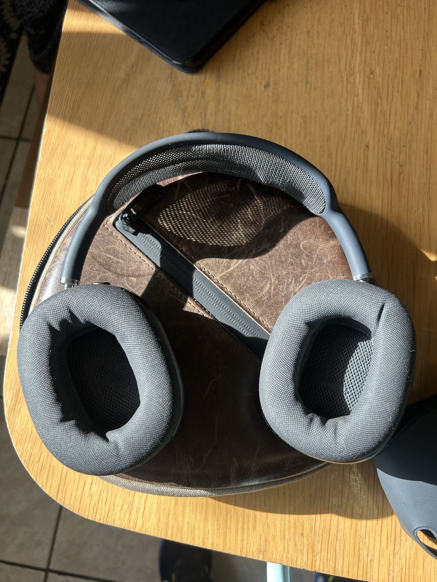 Apple AirPod Max with Leather Case