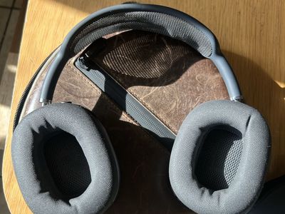 Apple AirPod Max with Leather Case