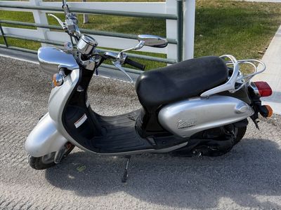 2006 Yamaha Vino 125 Scooter - Not Running, Low Miles