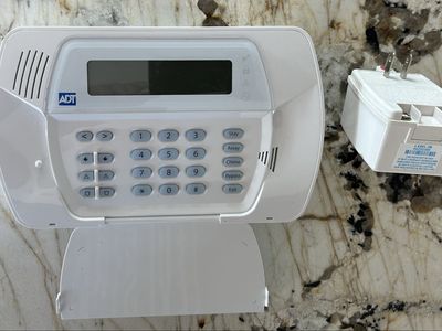 DSC Impassa SCW9057 Alarm Panel + Power Source