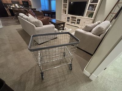 Commercial laundry cart