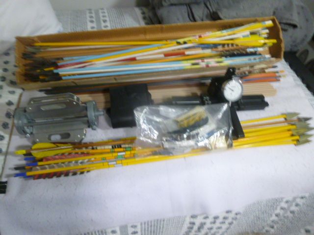 60 vintage Arrows, Rage Finder, Arrow Flecther and Arrow Straightener