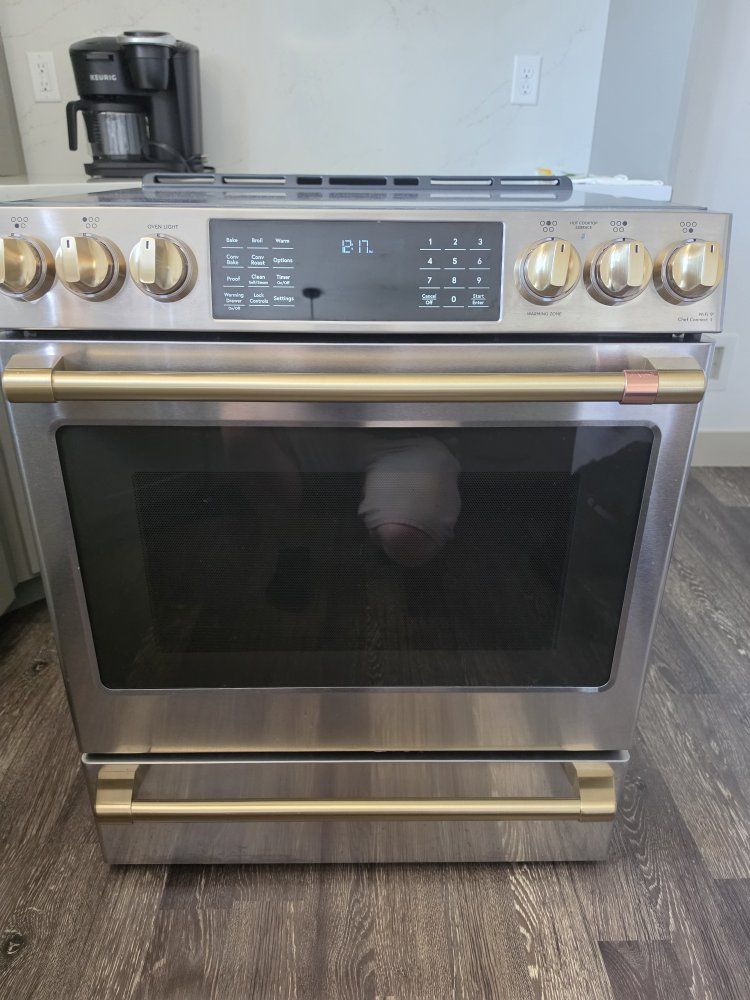 GE Café Smart Slide-In Front-Control Appliance with the model number CES700P2MS5