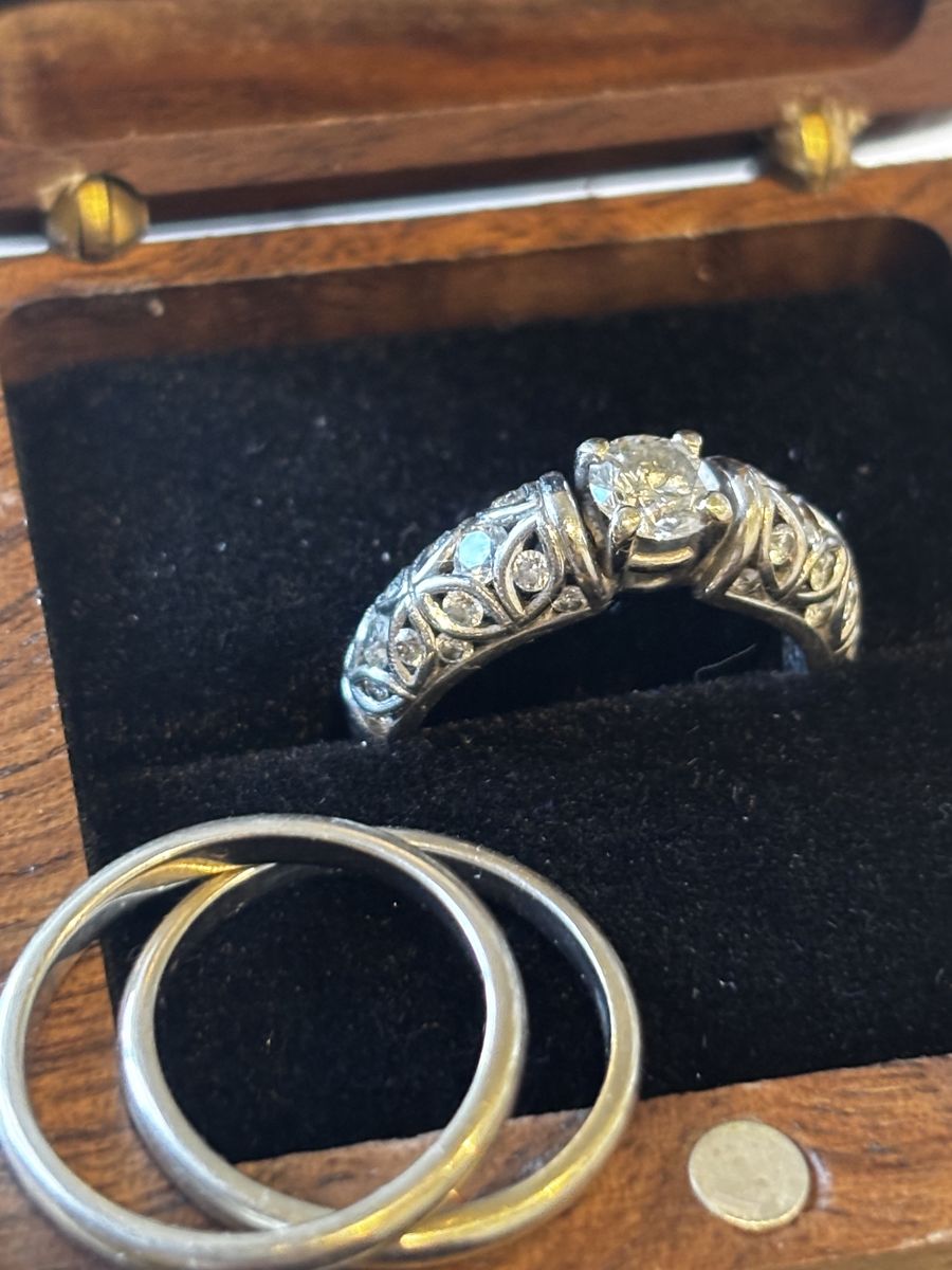White gold .95 carats Diamond Engagement/wedding Ring with Two Bands in Wooden Box