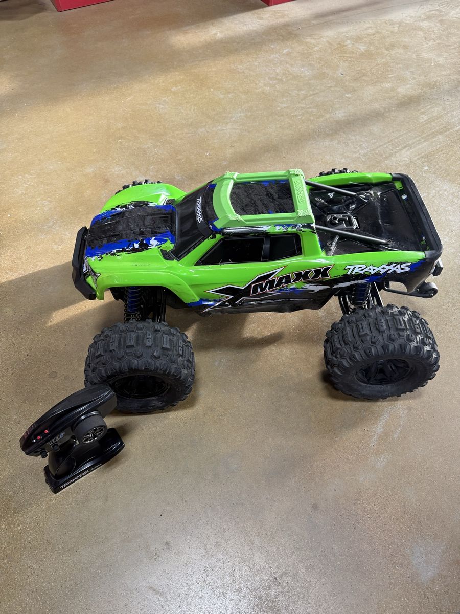 Traxxas X-Maxx 8S Monster Truck RC with Transmitter