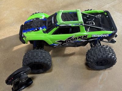 Traxxas X-Maxx 8S Monster Truck RC with Transmitter