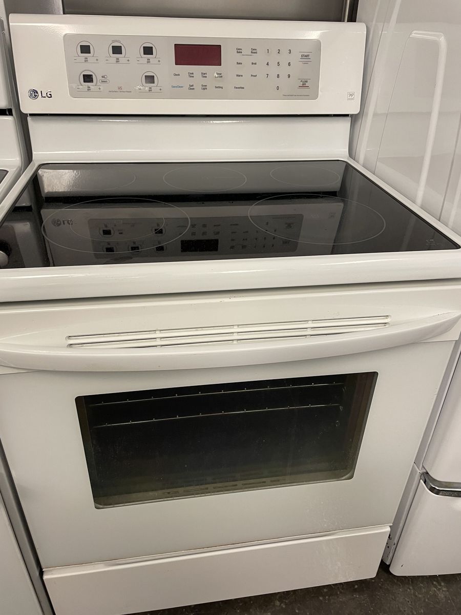 Beautiful LG White Electric Range, With 5 Burners and Convection Oven, W/ Warranty!