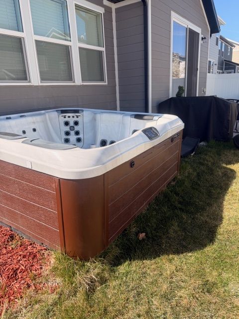 2022 Bullfrog R7 Lounge Spa Hot Tub