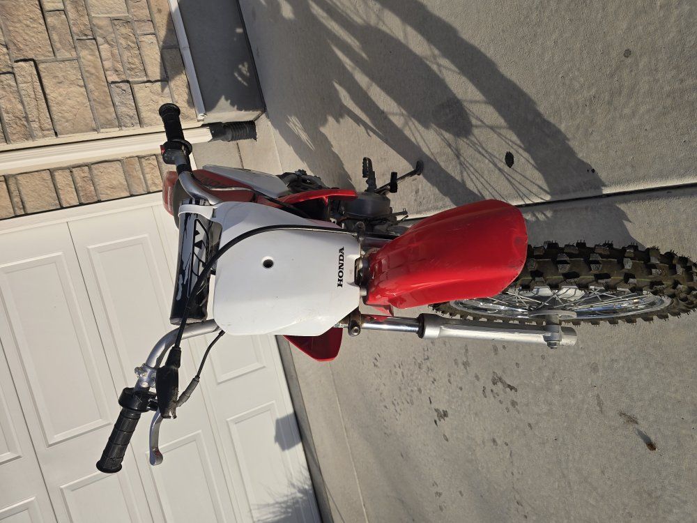 04 Honda XR70 Dirt Bike