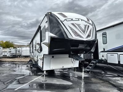 2017 Dutchmen Voltage 3815 ***18 Foot Garage***