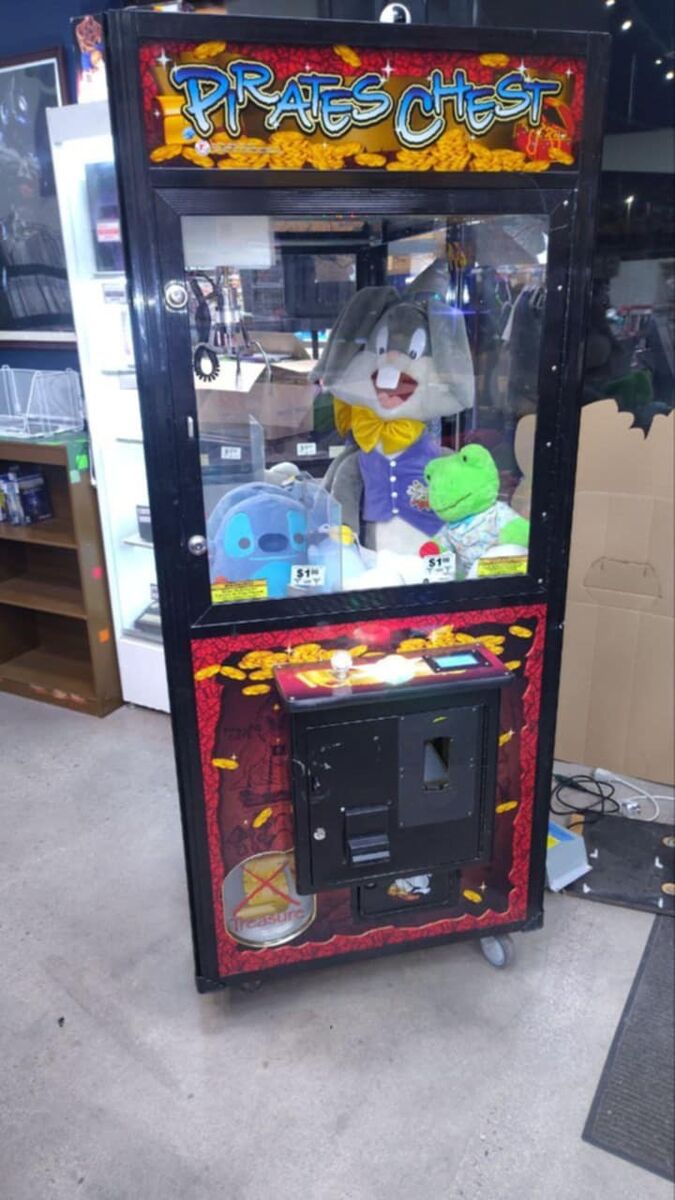 *BROKEN* Pirate's Chest Claw Machine
