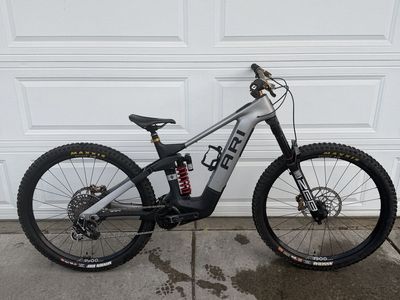 Ari Timp Peak 2.0 (Large) — Fully Loaded E-MTB