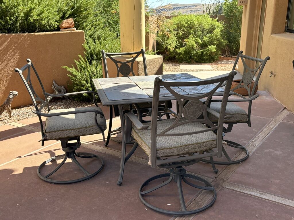 Outdoor Table + 4 Chairs