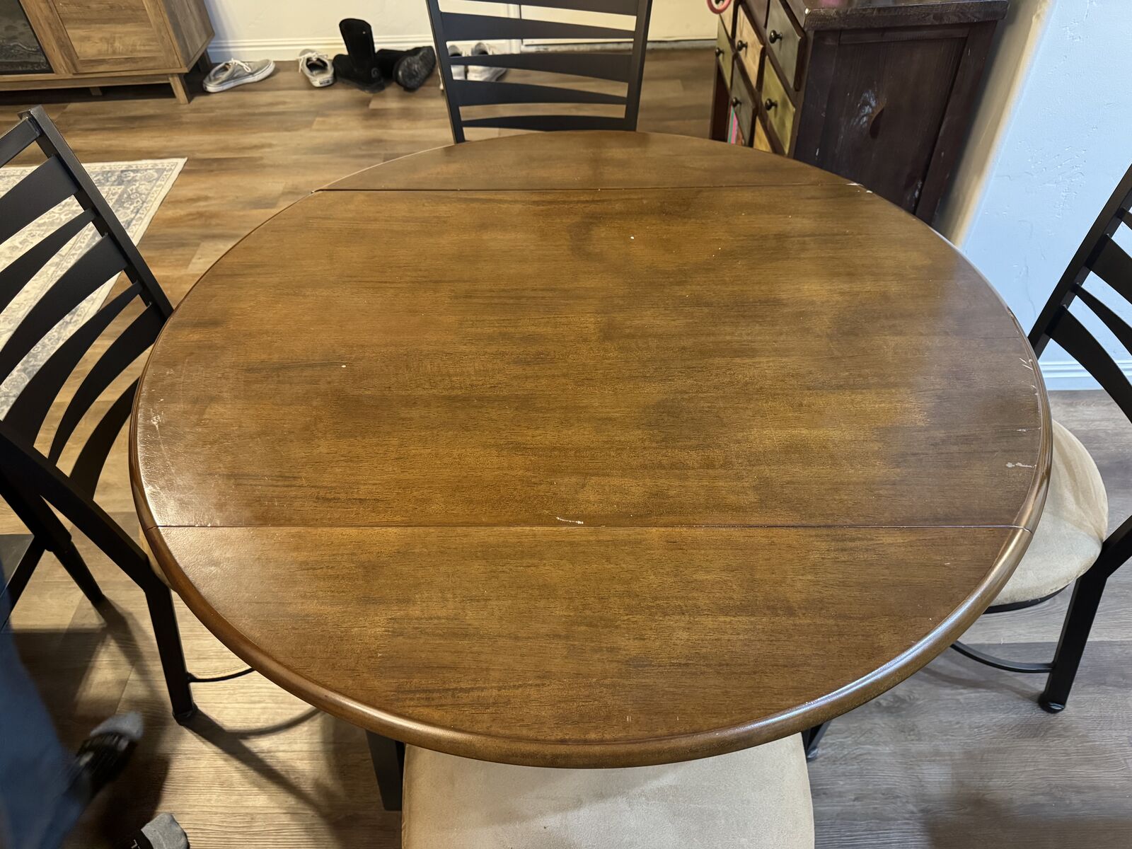 Dining table and 4 chairs for sale!