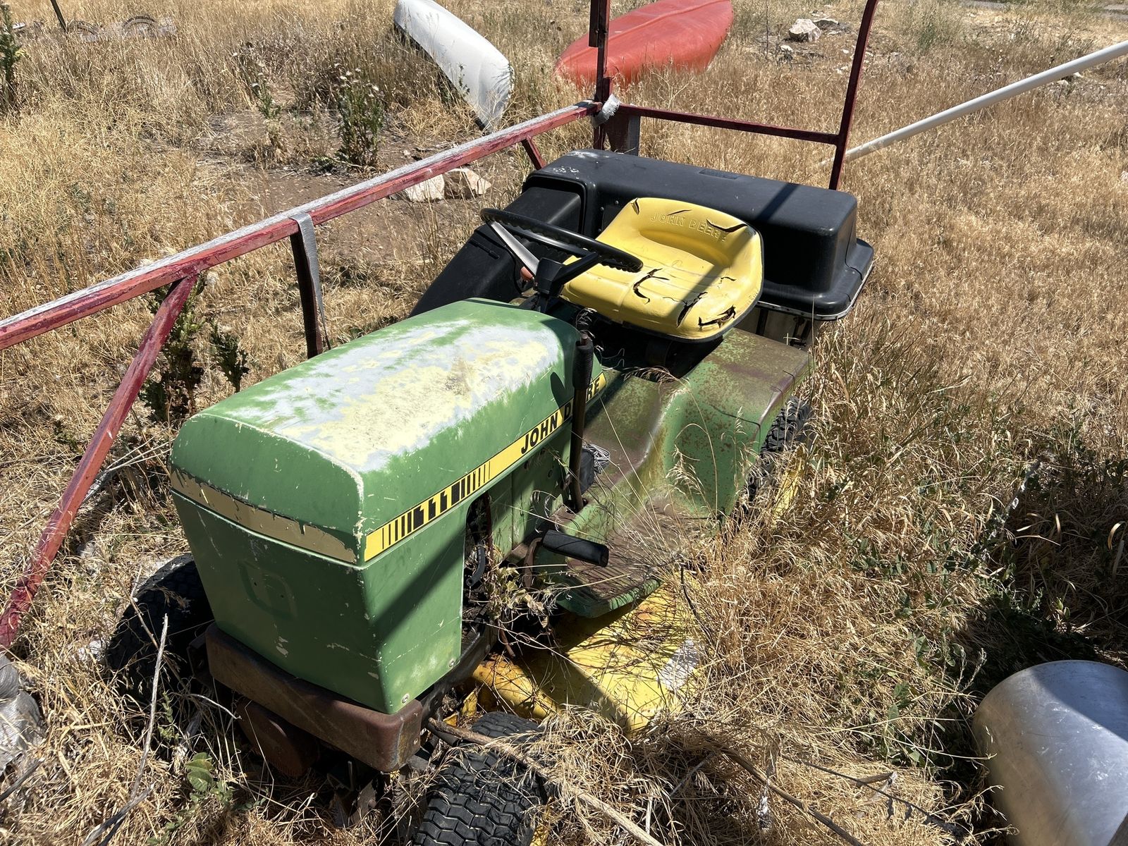 John Deere 111 Lawn Tractor Riding Lawn Mower with Rear Bagger