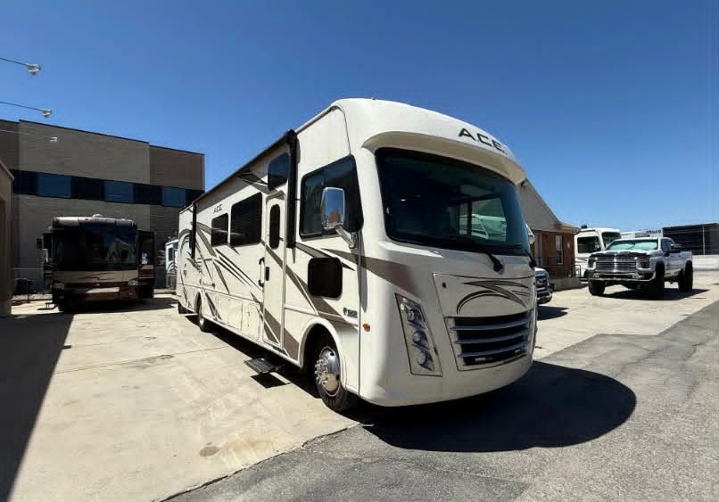 2019 Thor A.C.E. EVO 33.1 – Only $59,900($20k Under J.D. Power) Used Great Condition