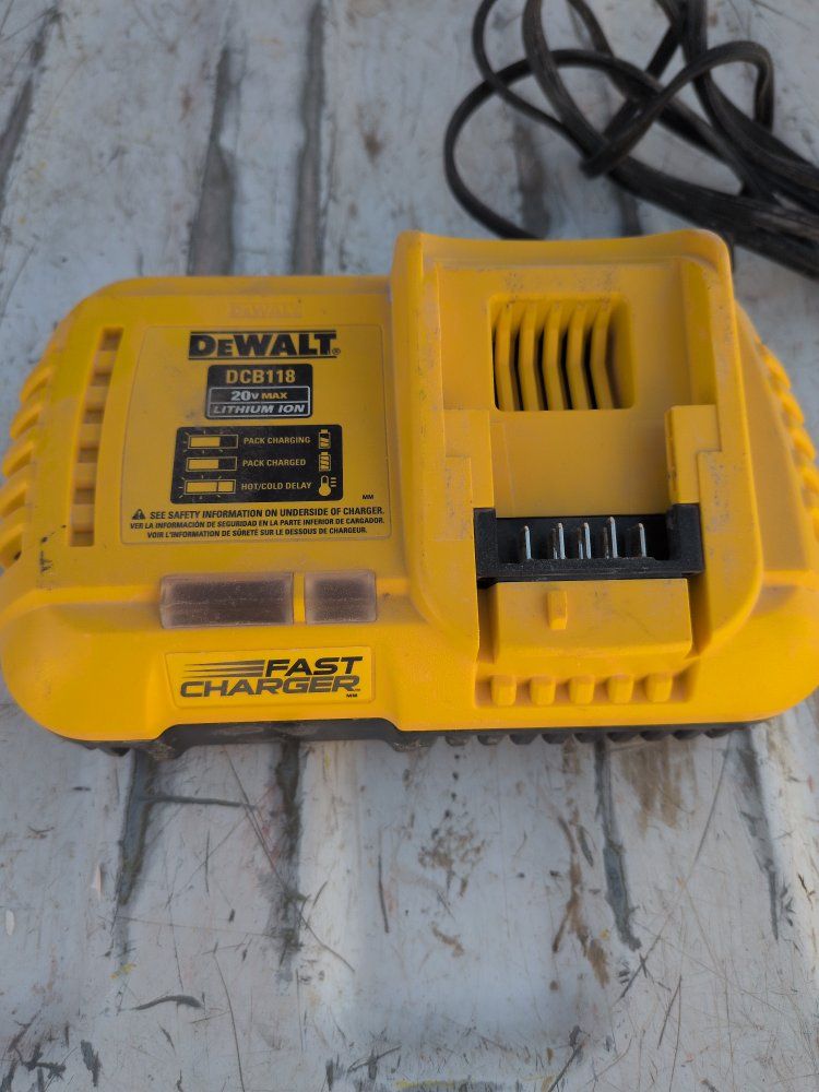 DeWalt 8ah Fast Charger 20v/60v