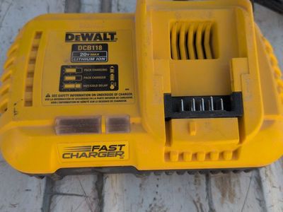 DeWalt 8ah Fast Charger 20v/60v
