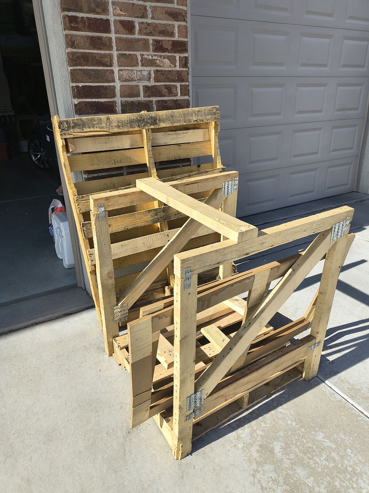 FREE  pallets and scrap wood