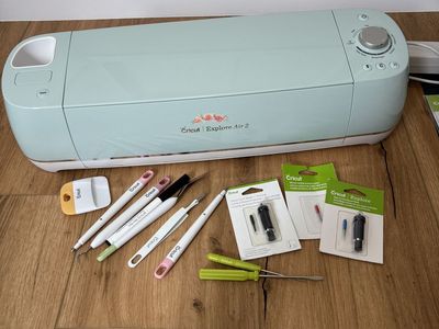 Cricut Explore Air 2 Plus Tools And cuttlebug!!
