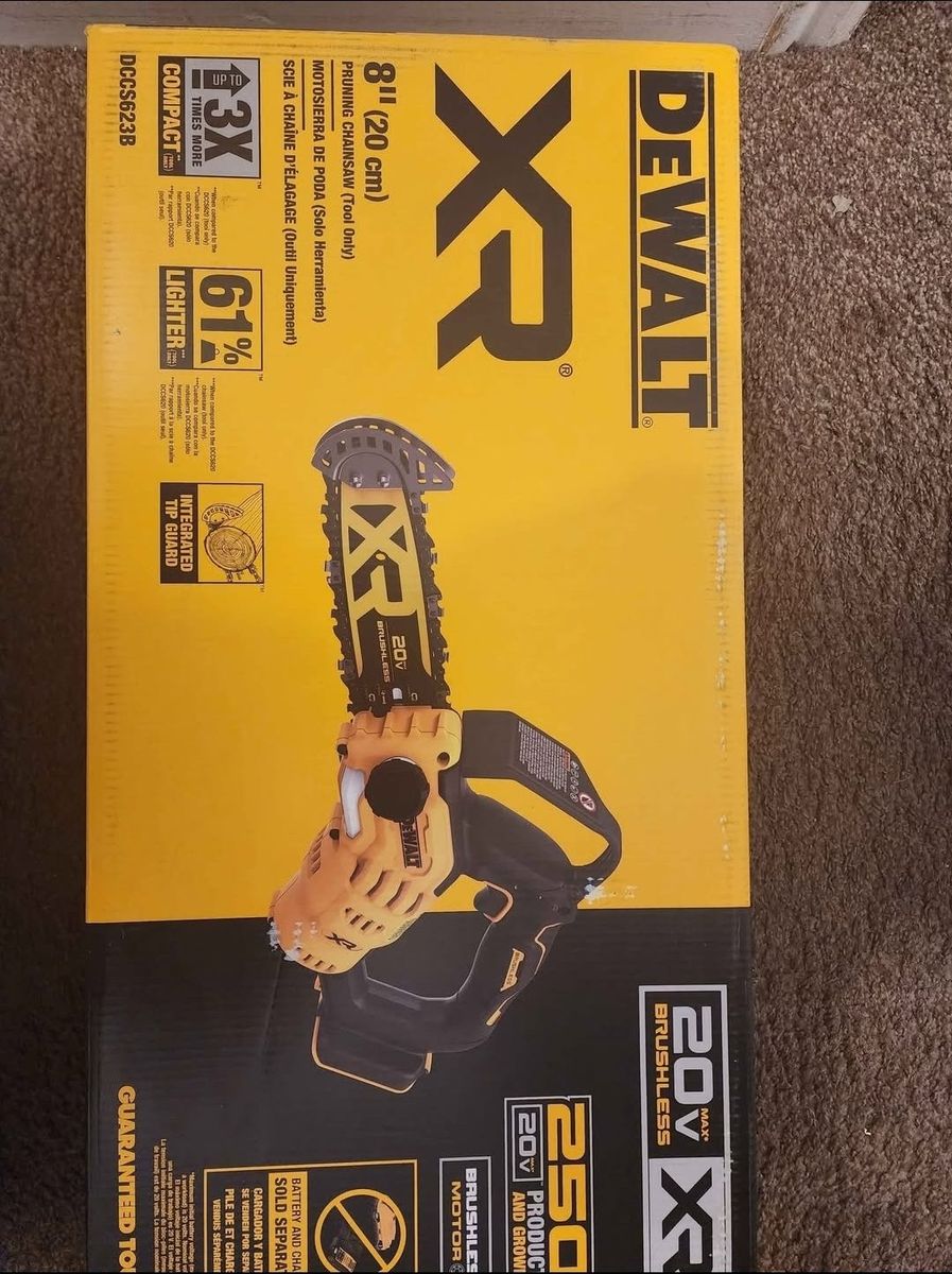 New Dewalt 20V MAX 8in. Pruning Chainsaw