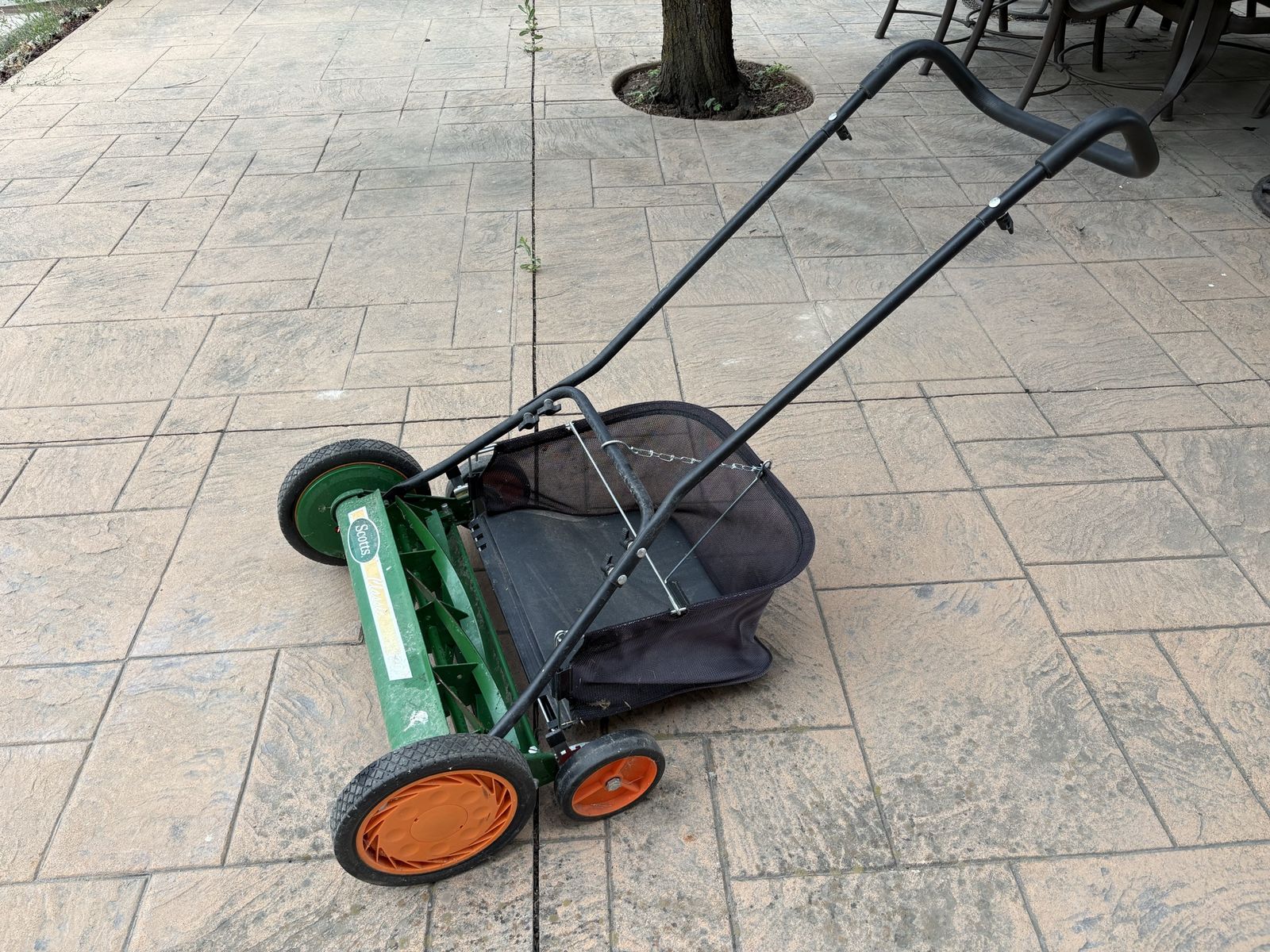 Scotts 20in Manual Reel Push Mower w/ Grass Catcher