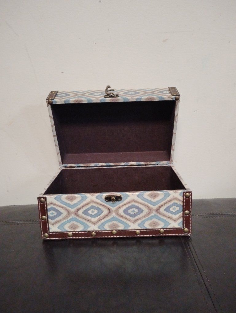 Decorative Pattern Storage Chest Box with Metal Clasp