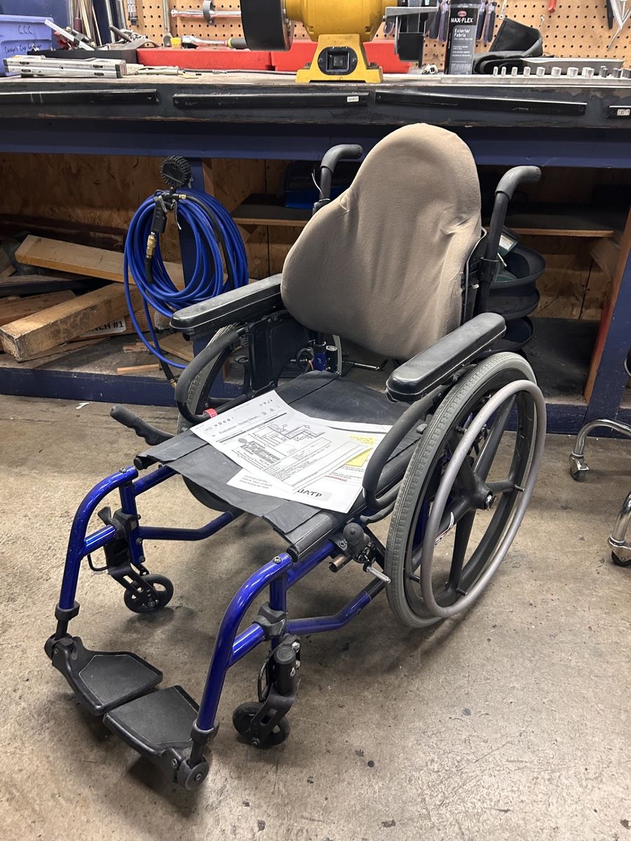 Manual wheelchair