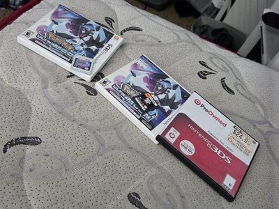 Nintendo 3DS Pokemon Ultra Moon & Pokemon Sun Games - Complete with Case & Manuals