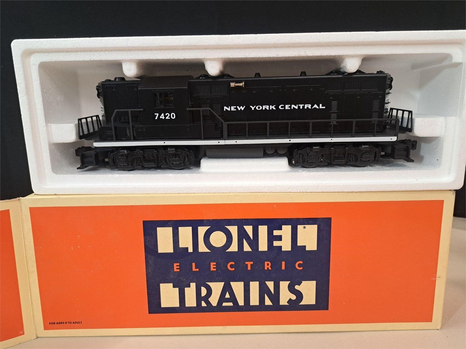 Lionel New York Central GP-7 Diesel Engine #7420 O Gauge 6-18518 w/ Original Box