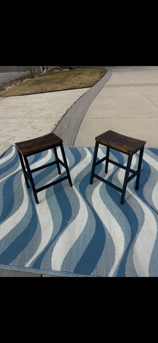 2x Bar Chairs Saddle Stools Indistrial Footrest