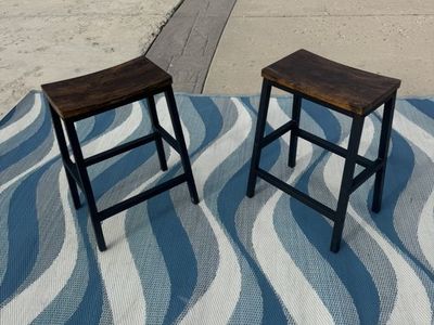 2x Bar Chairs Saddle Stools Indistrial Footrest