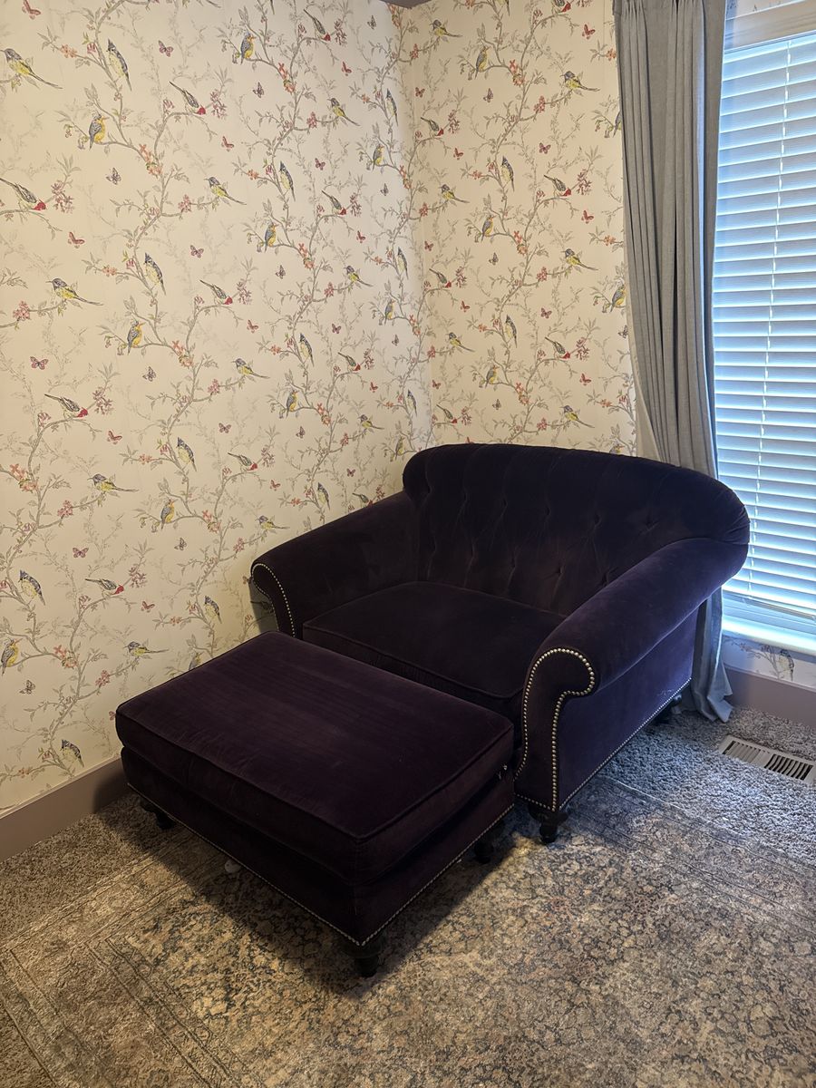 FreesStyle Collection Loveseat