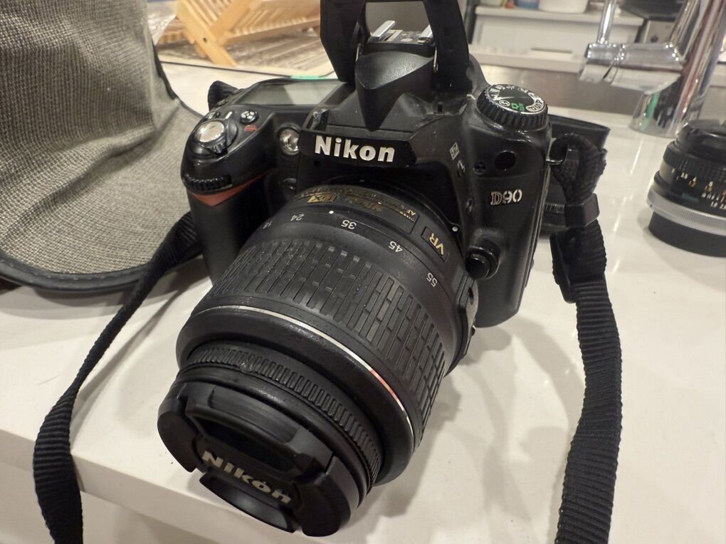 Nikon D90