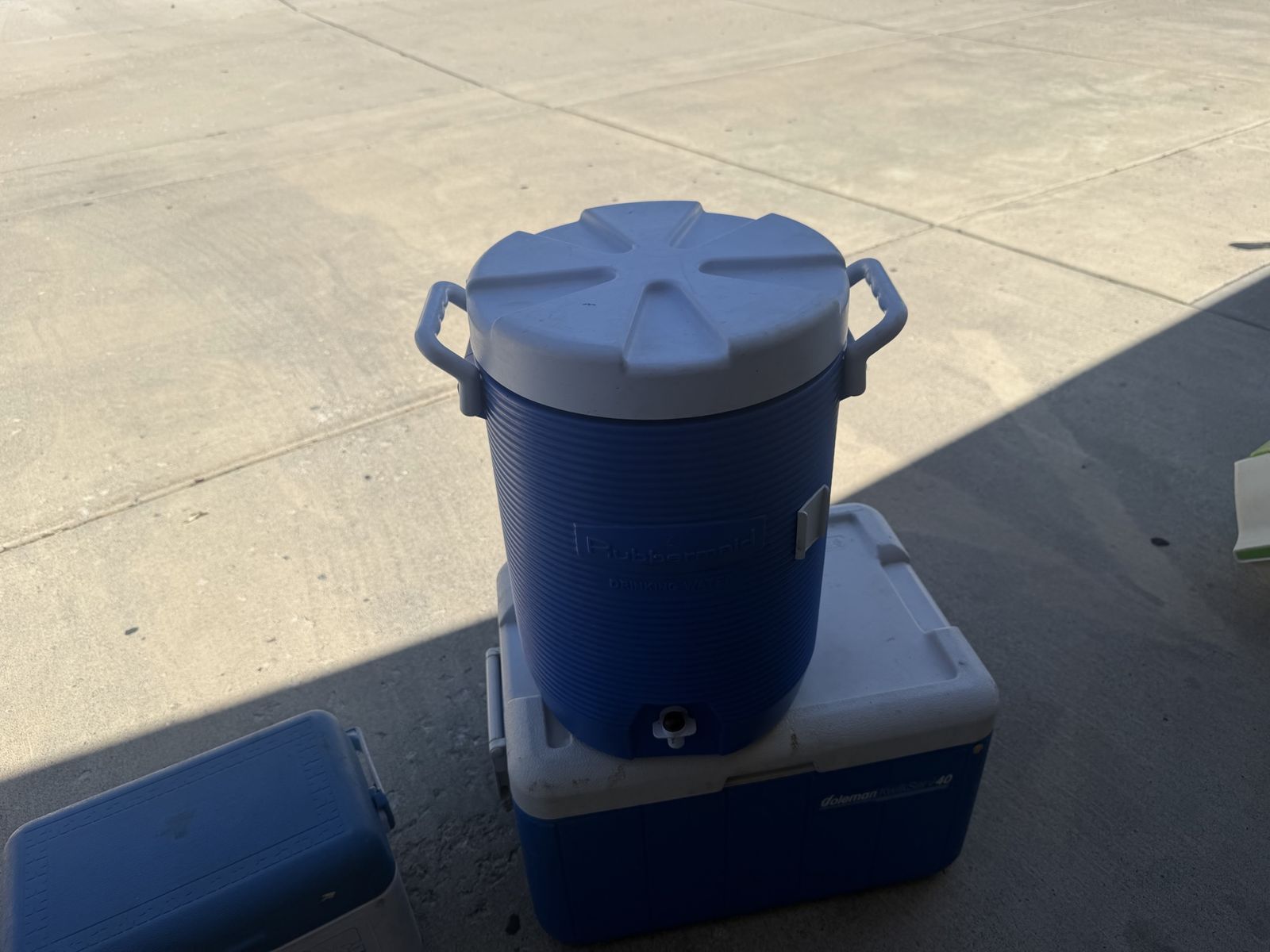 Rubbermaid Blue and White Drinking Water Dispenser Cooler