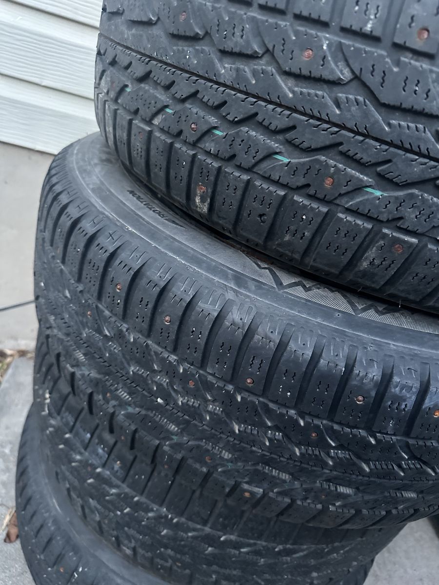 Firestone Studded Snow Tires (4) winter force 2