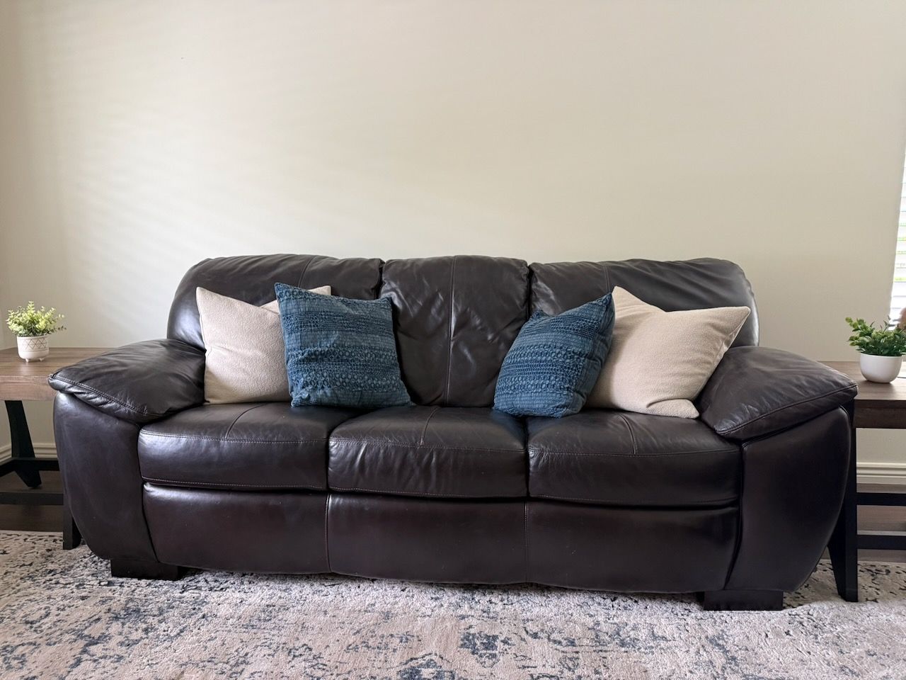 Main image 3