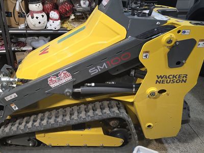 2023 WACKER NEUSON SM100 MINI SKID STEER 36" WIDE DINGO