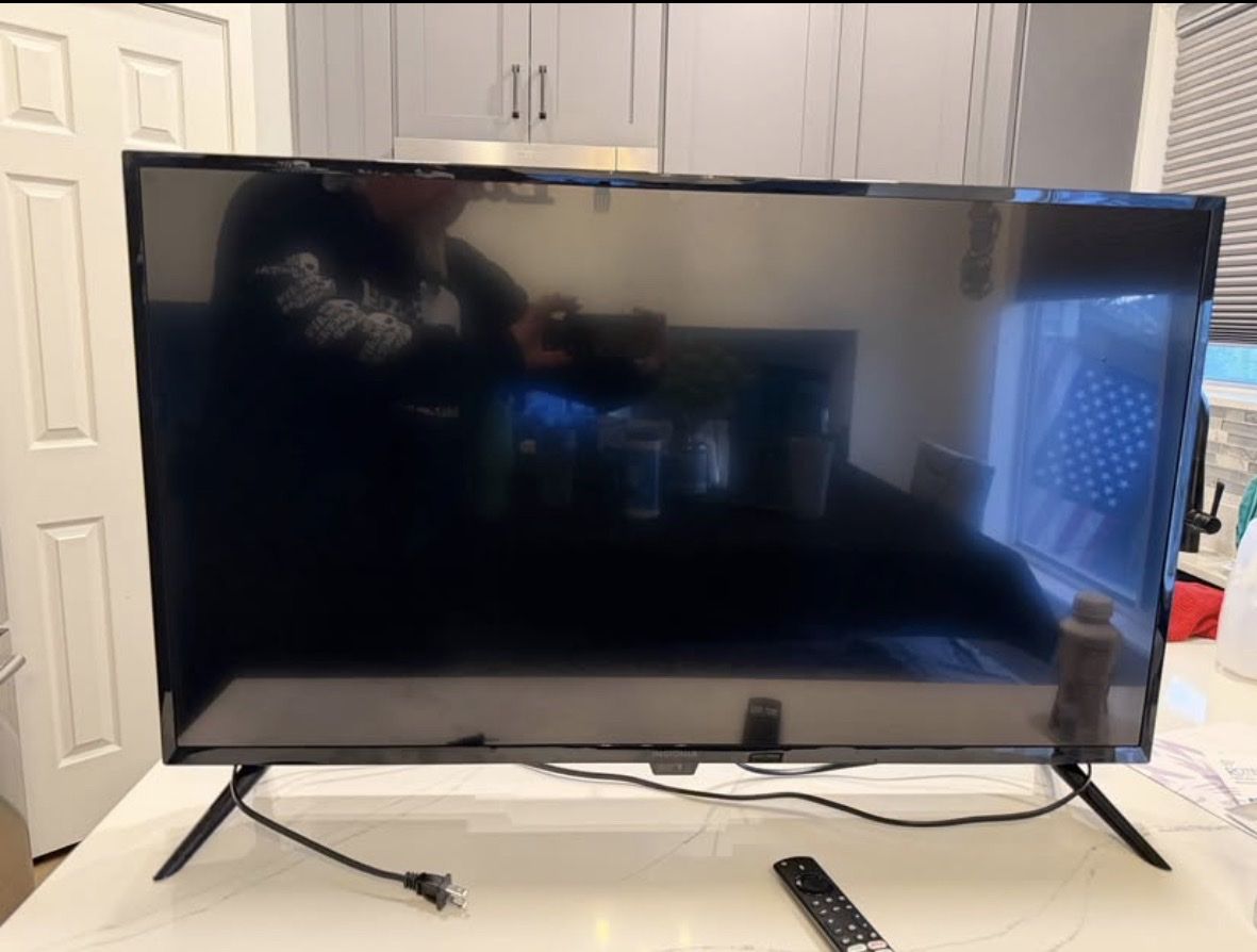 Insignia Smart TV (32 Inch)