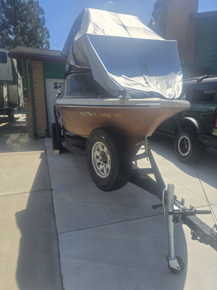 1977 glastron 21 foot fishing boat