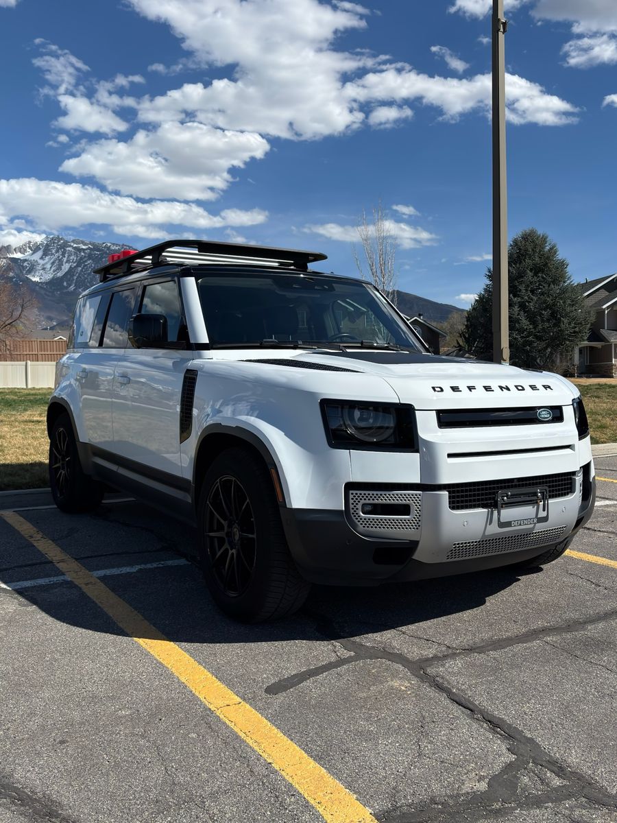 2020 Land Rover Defender 110 SE