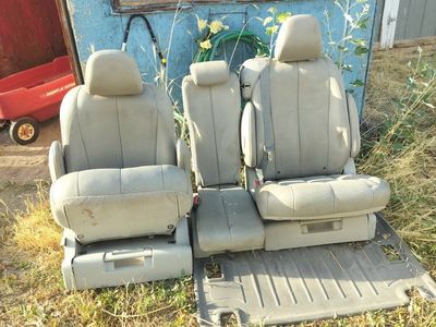 Toyota Sienna middle seats