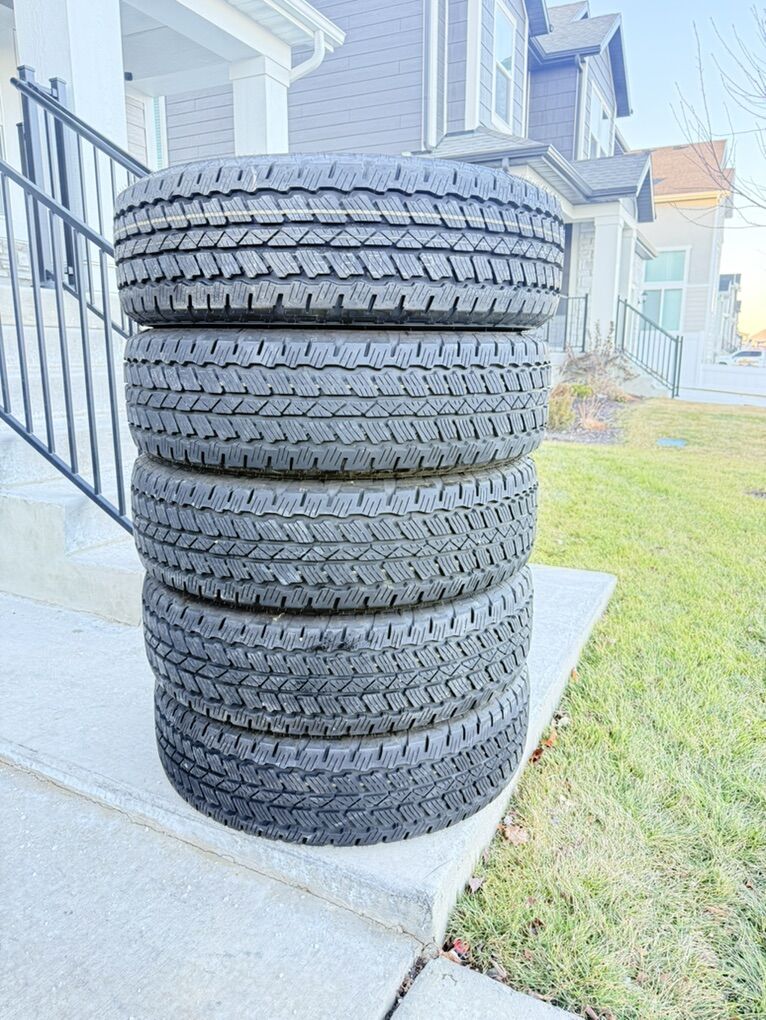 255/70R18 Bridgestone Dueler AT Like New
