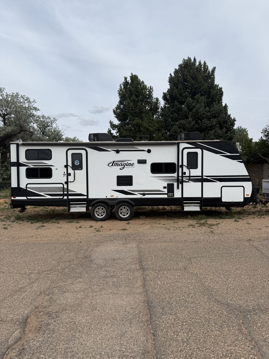 2019 Grand Design Imagine Travel Trailer Camper - Excellent Condition, Ready for Adventure