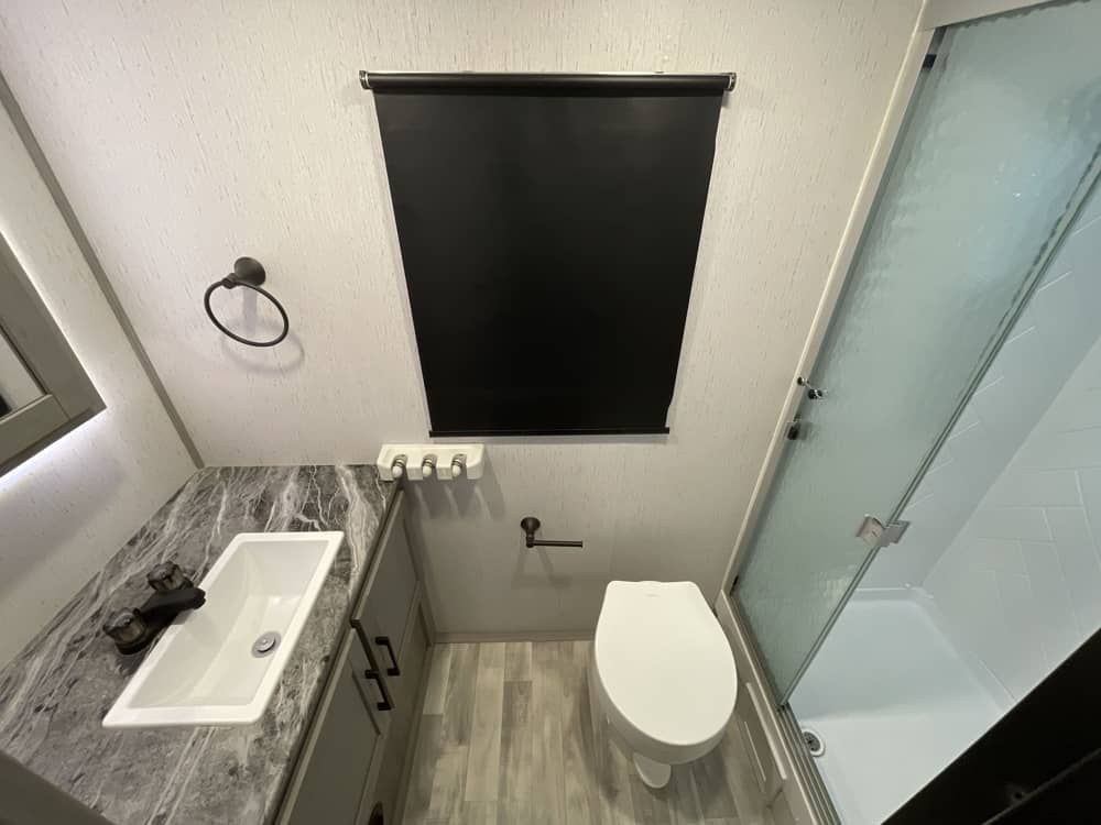 Main image 4