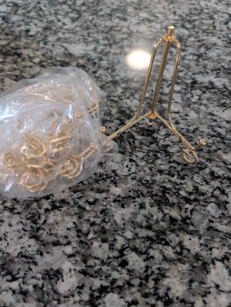 4" Gold Metal Display Easel Stand & Plate Hangers - 10