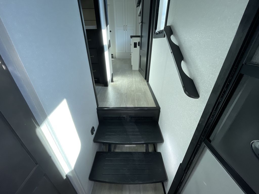 Main image 32