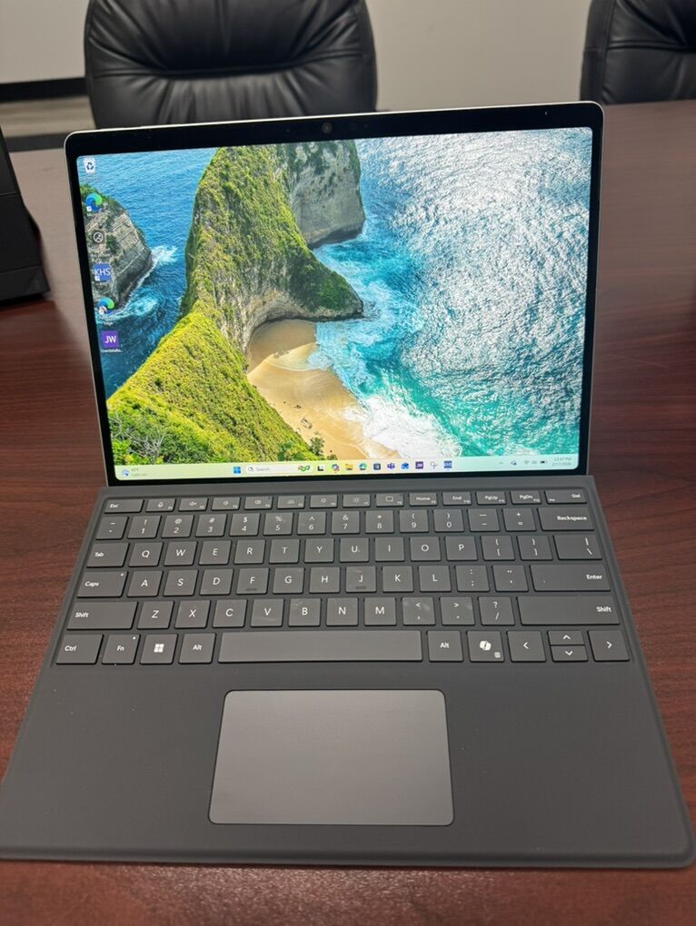 Microsoft Surface Pro 11 (OBO) Copilot